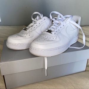 White NIKE Air Force 1s